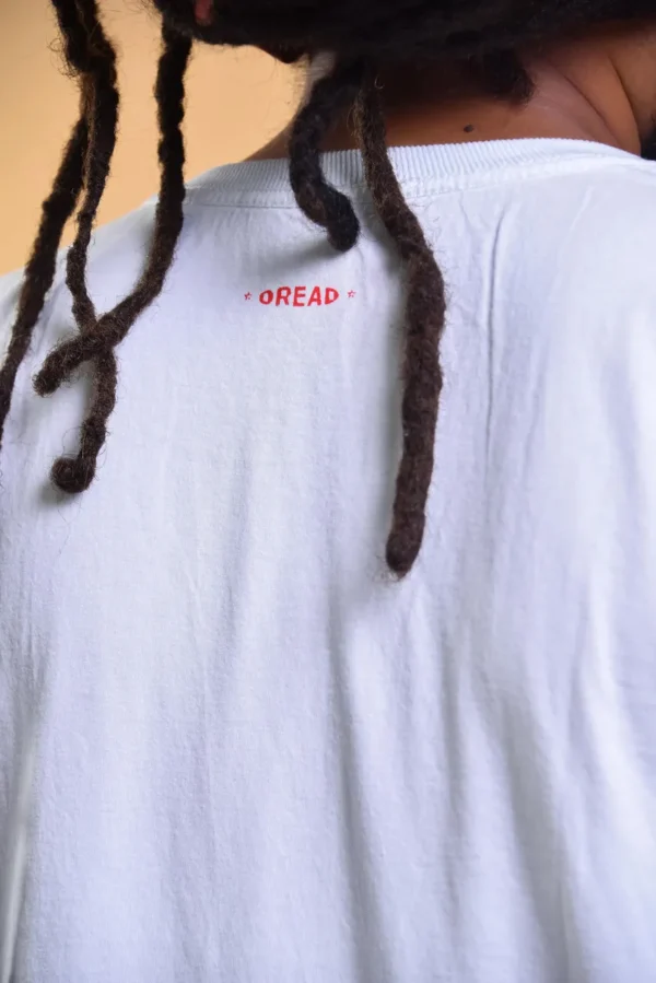 T-shirt com a capa do disco Wanted do Peter Tosh e na parte de frente